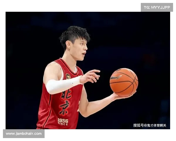 篮网训练师晒与曾凡博合照并留言催其前往布鲁克林处理事务